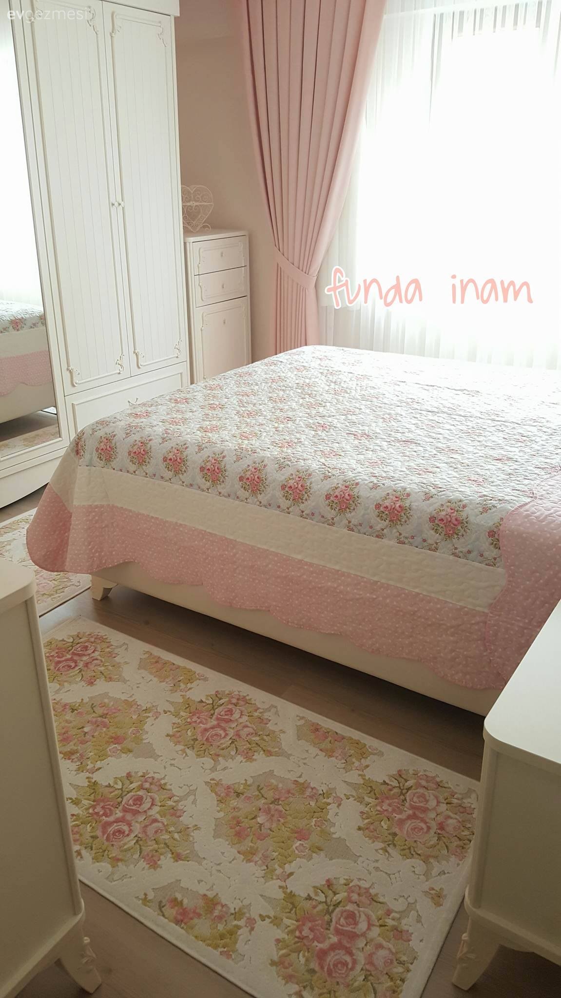 Pembe, Yatak Odası, Yatak örtüsü