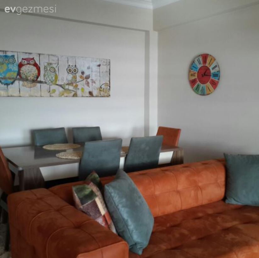 Ceylan hanımın turuncu ve gri uyumu ile bütünlük içinde, zevkli evi..
