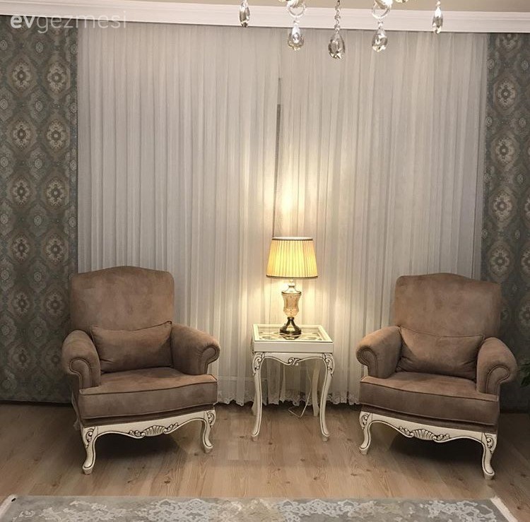 Abajur, Berjer, Krem, Perde, Salon, Yan sehpa, Aydınlatma