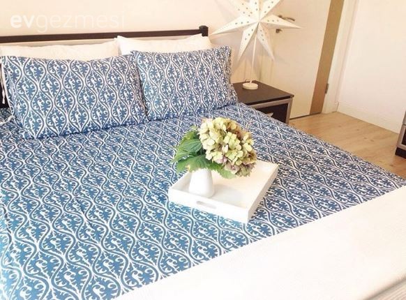 Beyaz, Mavi, Yatak Odası