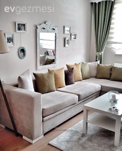 Ayna, Duvar dekorasyonu, Fon perde, Köşe koltuk, Oturma Odası, Yeşil, Perde, Kırlent