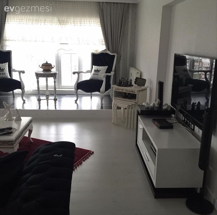 Berjer, Fon perde, Salon, Siyah, Tv ünitesi, Perde, Beyaz parke