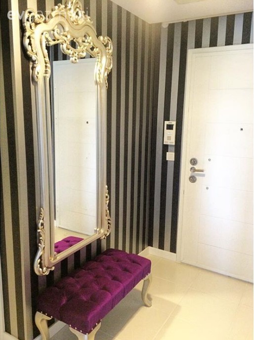 Altın renk kullanımıyla göz alıcı bir görünüm elde eden 14 oda..