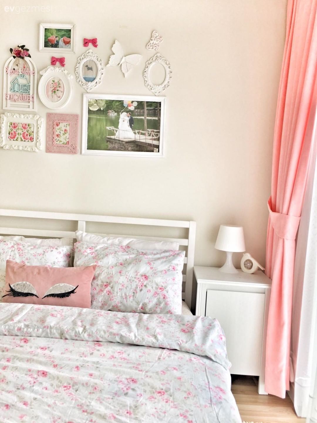 Yatak Odası, Yatak örtüsü, Duvar dekorasyonu