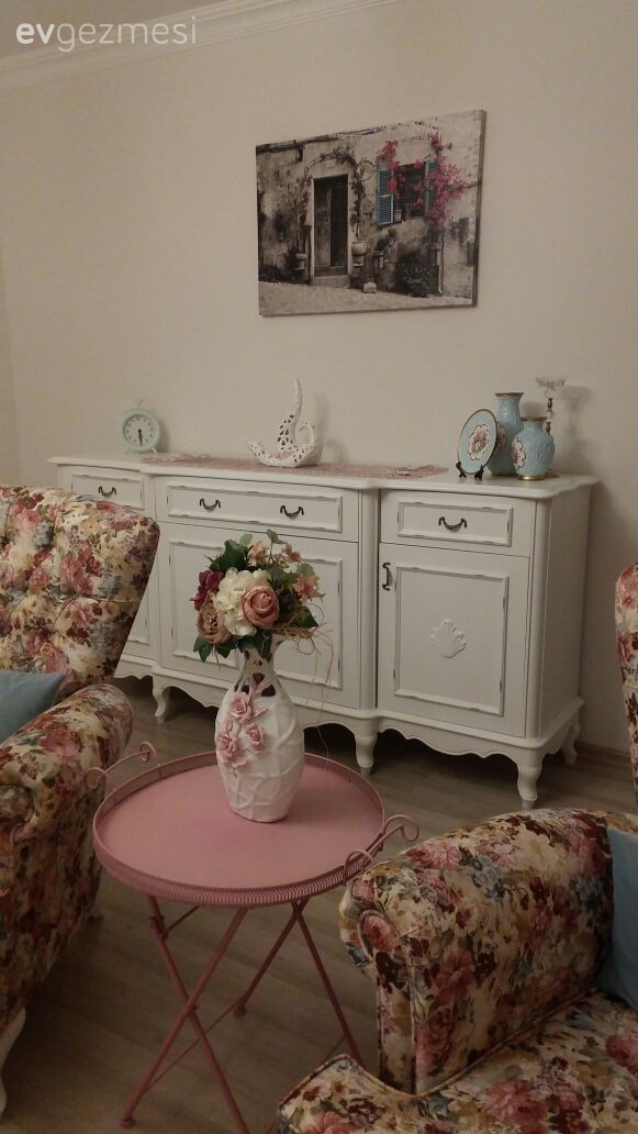 Nazlı hanımın country esintili, zarif ve renkli evi..