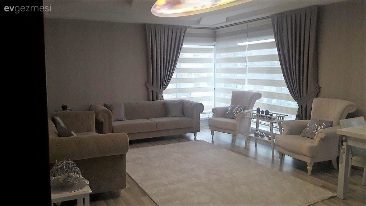 Berjer, Fon perde, Gergi tavan, Halı, Kahverengi, Salon, Perde