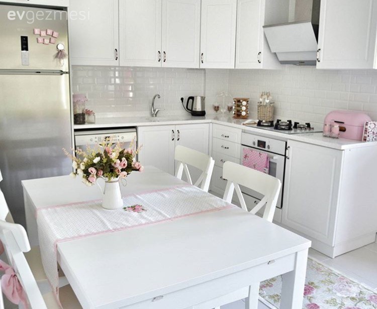 Beyaz mutfak, Halı, Mutfak, Mutfak masası, Mutfak tadilat, Öncesi / Sonrası