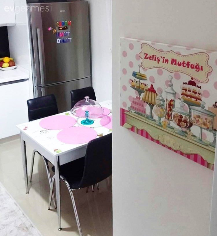 Zeliha hanımın yeni evinde, cıvıl cıvıl bir dekor..