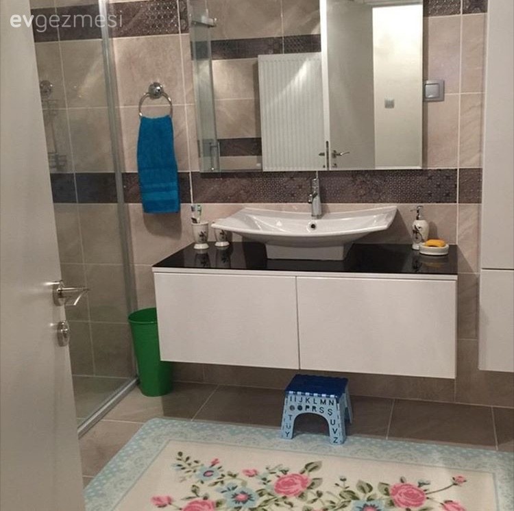 Mehtap hanımın sıcak renklerle keyifli bir atmosfere bürünen evi..