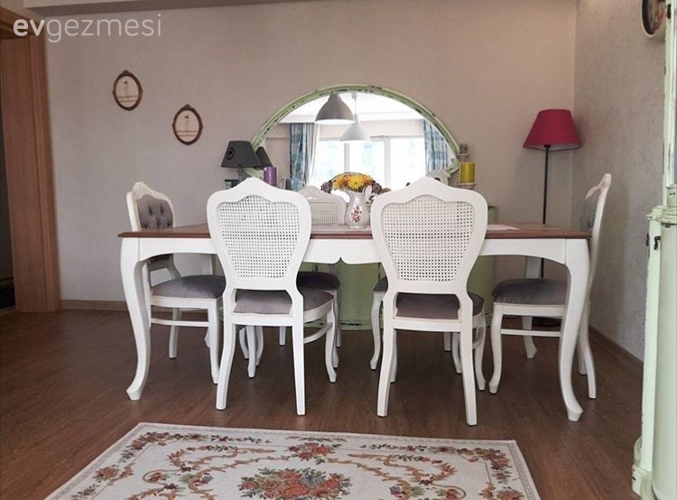 Pınar hanımın 30 yıllık mobilyaları değerlendirdiği nostaljik evi..