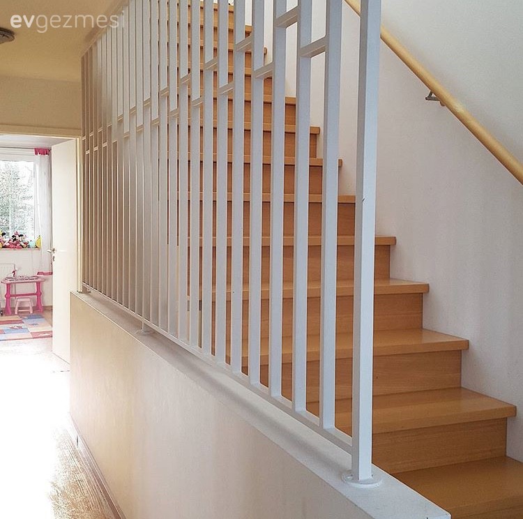 Antre, Hol, Merdiven