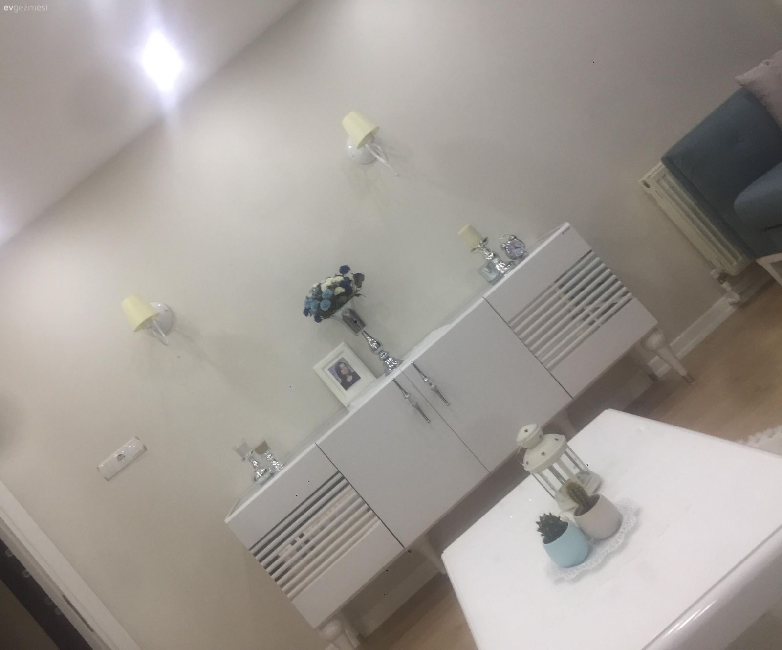 Küçük alan dekorasyon fikirleriyle sakin ve şık bir dekor. Tülin hanımın salonu..