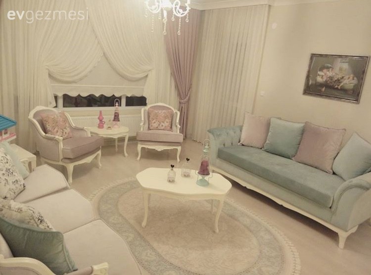 Berjer, Fon perde, Halı, Orta sehpa, Pembe, Salon, Yeşil, Perde