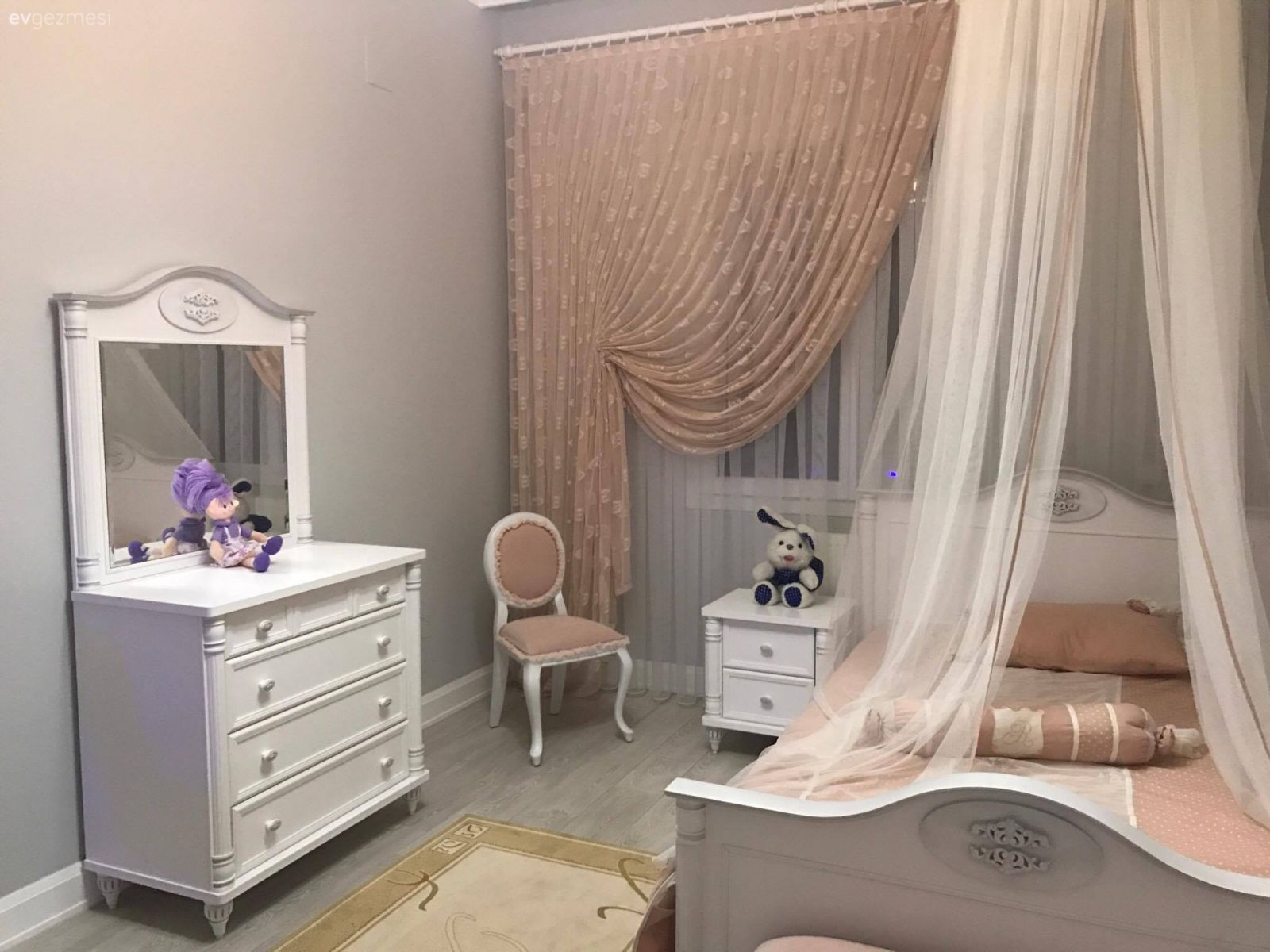 Modern ve klasiğin harmanı sofistike bir dekor. Esra hanımın yeni evi.