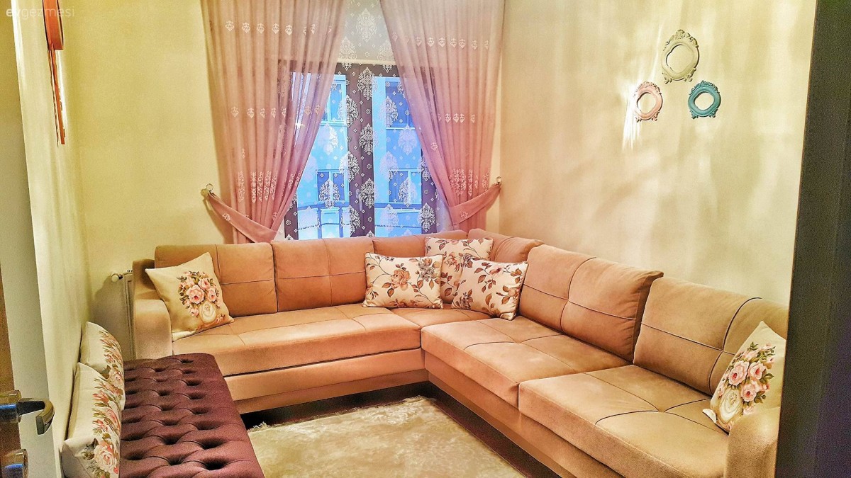 Bank, Halı, Köşe koltuk, Krem, Mor, Oturma Odası, Perde