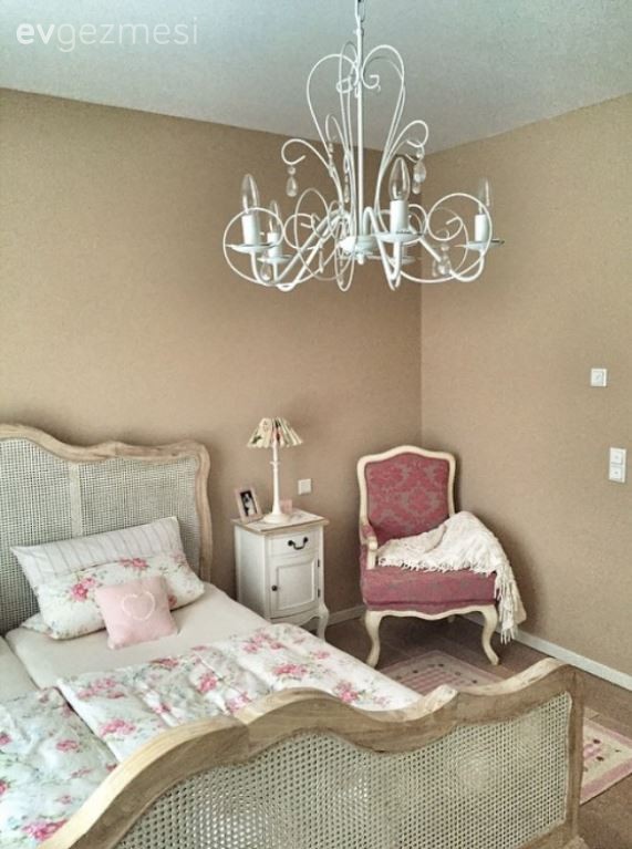 Feyza hanımın dekoru değişen yatak odası..