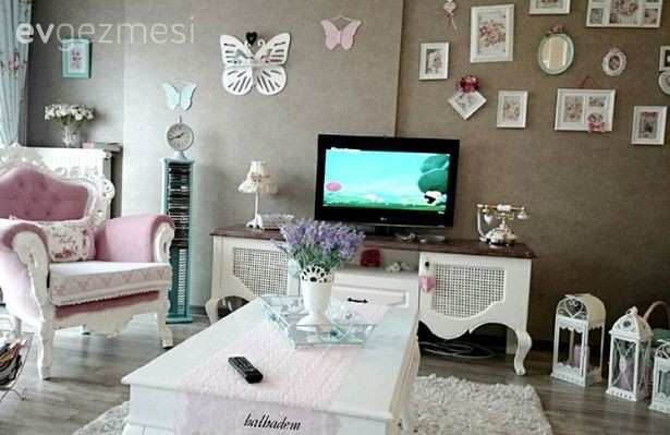 Çiçekler açan, emek ve zevk dolu bir evden kareler..