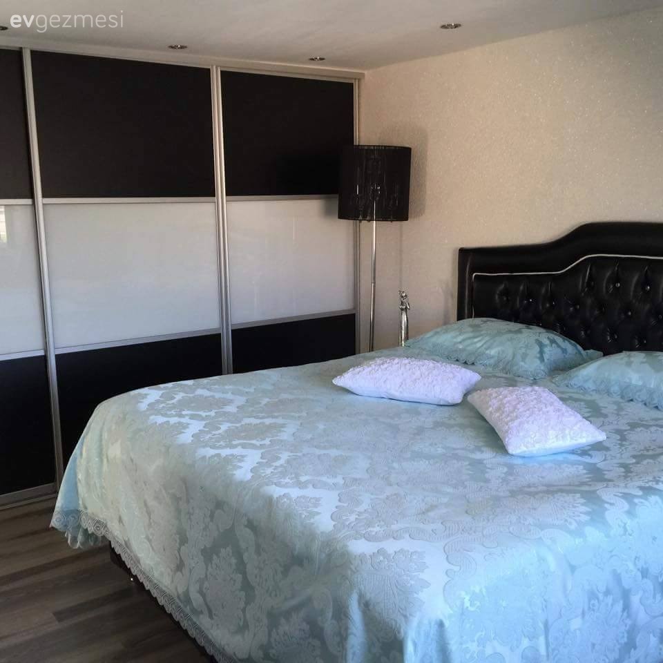 Sezen Hanım'ın mavi ve siyah ağırlıklı karakterli evi