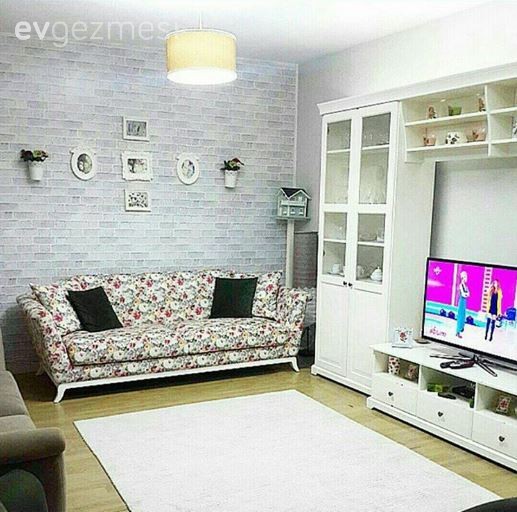 Tayinci bir çiftin el emeği kanaviçe ve objelerle zenginleşen evleri.