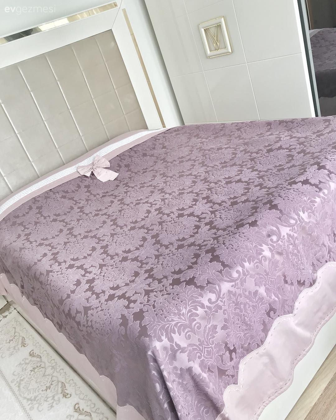 Yatak Odası, Yatak örtüsü, Mor