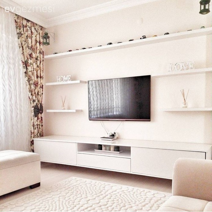 Sinem hanımın açık renklerle iç açıcı ve zevkli evi..