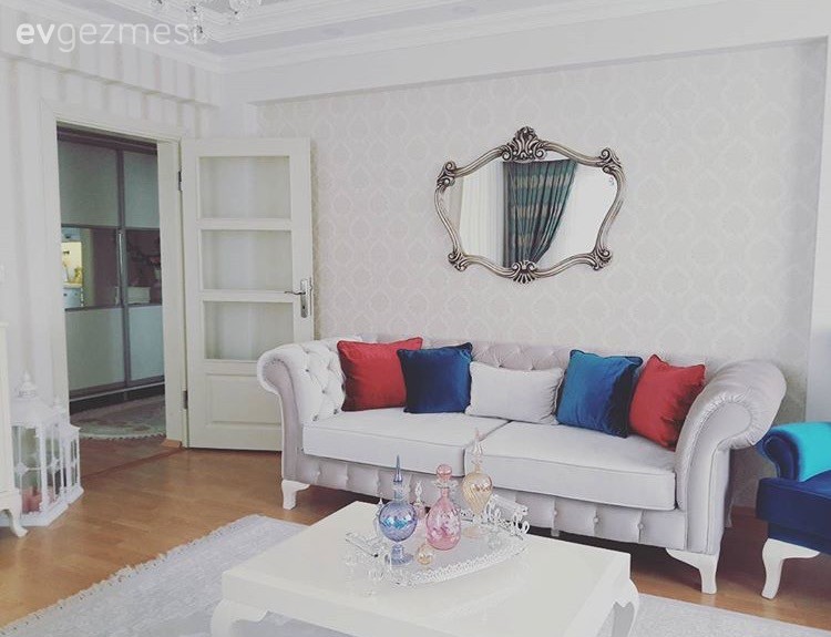 Ayna, Chesterfield, Halı, Kırmızı, Mavi, Orta sehpa, Salon