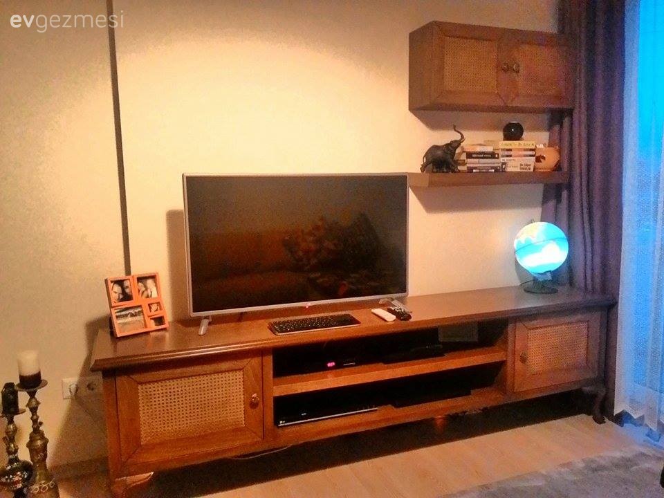 İpek hanımın sade ve naturel bir havası olan, nostaljik evi..