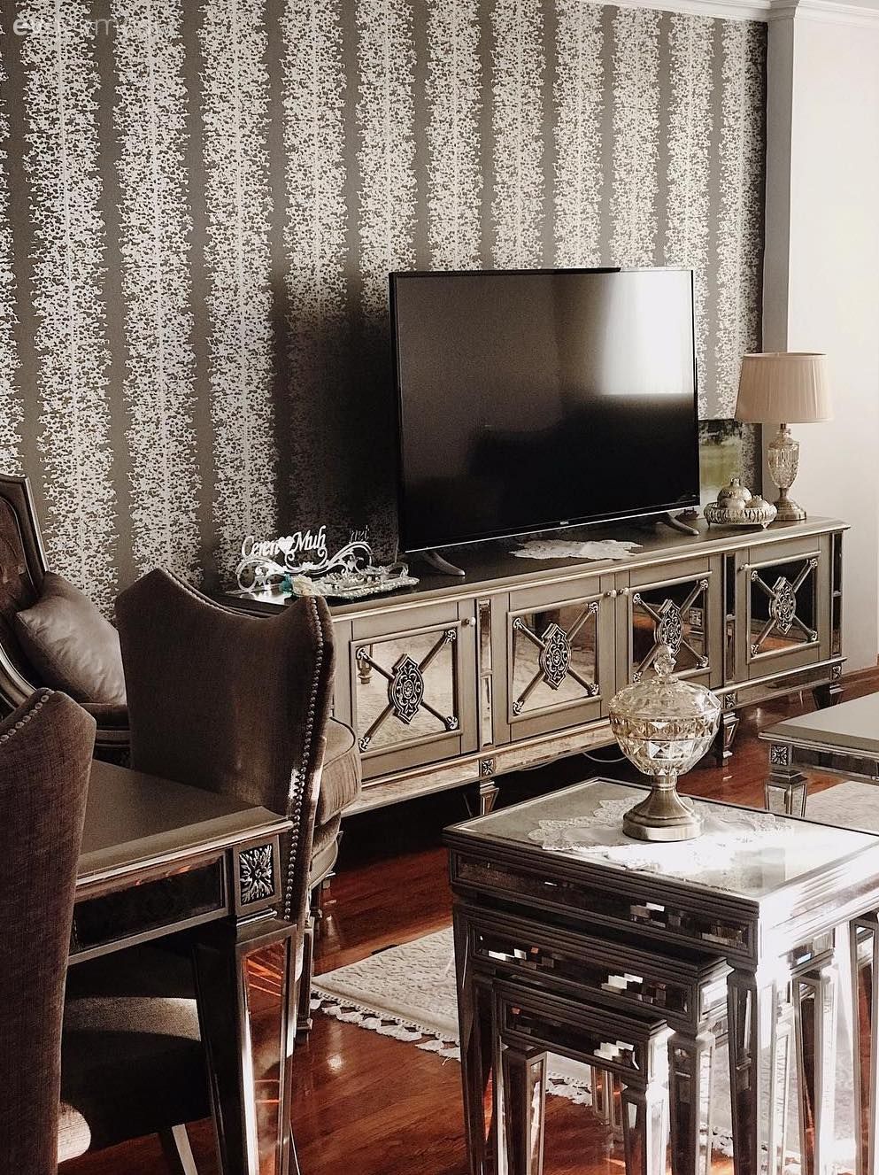 Salon, Duvar kağıdı, Tv ünitesi, Ayna, Aynalı mobilya, Art deko, Abajur