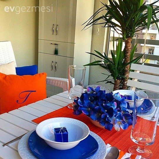 Balkon, Mavi, Turuncu