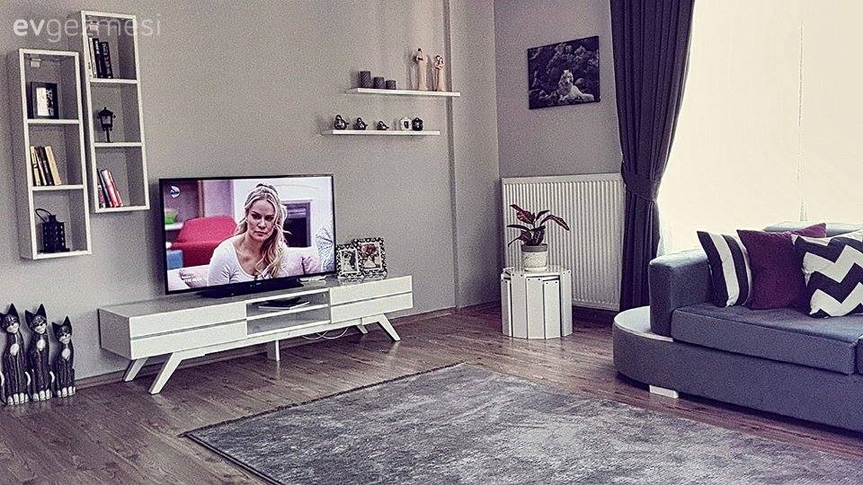 Fon perde, Gri, Halı, Duvar rafı, Salon, Tv ünitesi, Perde