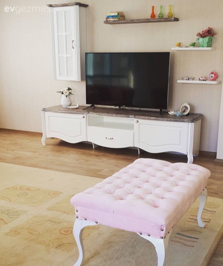 Eskilere yeni hayat vererek, evini dönüştüren Semra hanımdan kareler..