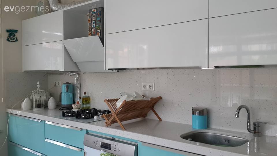 İlknur hanımın deniz esintili modern mutfağı..