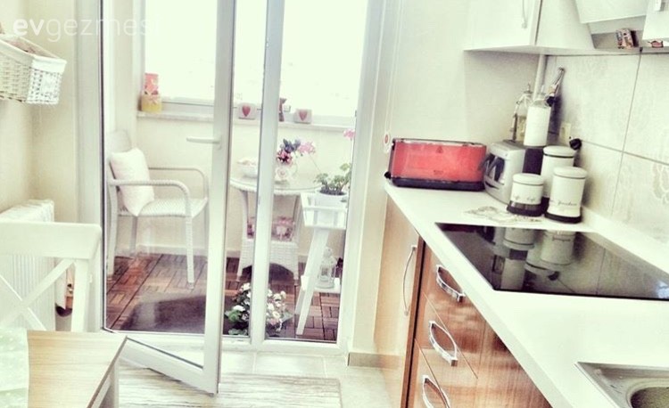 Elif hanımın serin renklerde şık ve dingin evi..