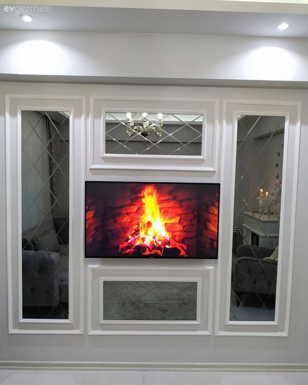 Duvara monte tv, Oturma Odası, Spot aydınlatma, Baklava ayna, Ayna, Duvar dekorasyonu, Tv ünitesi