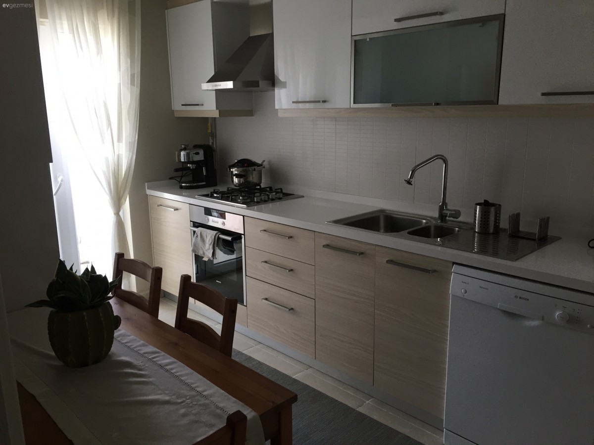 Dar mutfağımda ekstra dolap yaptırdım. Kullanışlı oldu.
