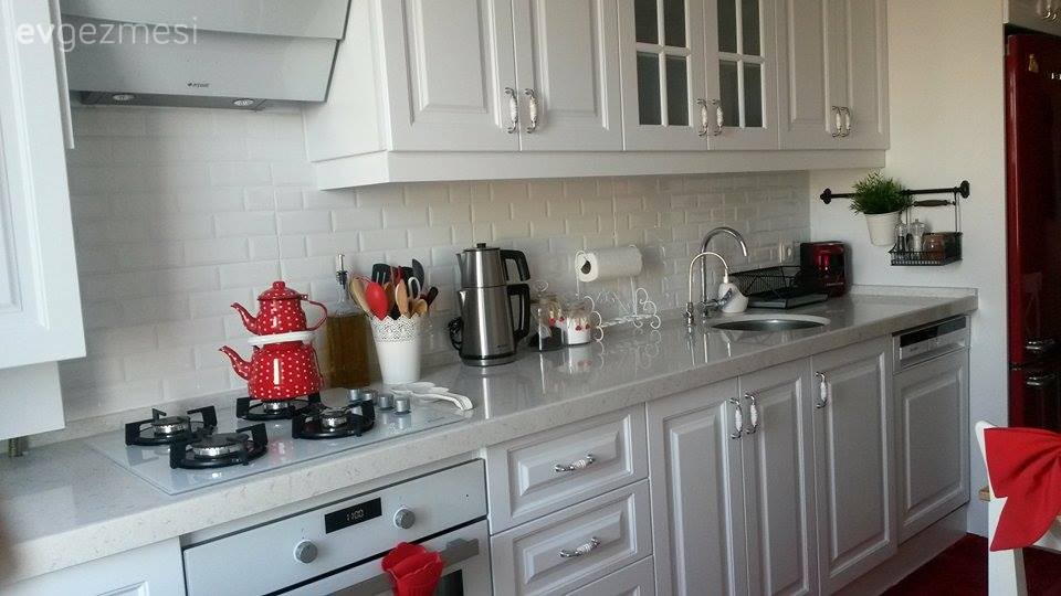 Ankastre, Beyaz mutfak, Country mutfak, Kırmızı, Mutfak, Mutfak aksesuarları, Tezgah arası seramik