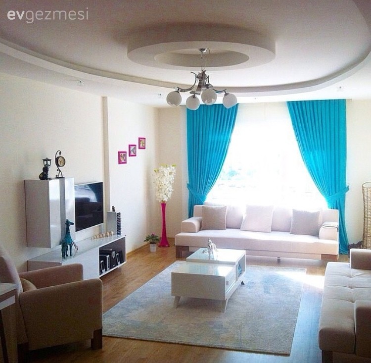 Aydınlatma, Fon perde, Halı, Mavi, Salon, Sehpa, Tv ünitesi, Perde