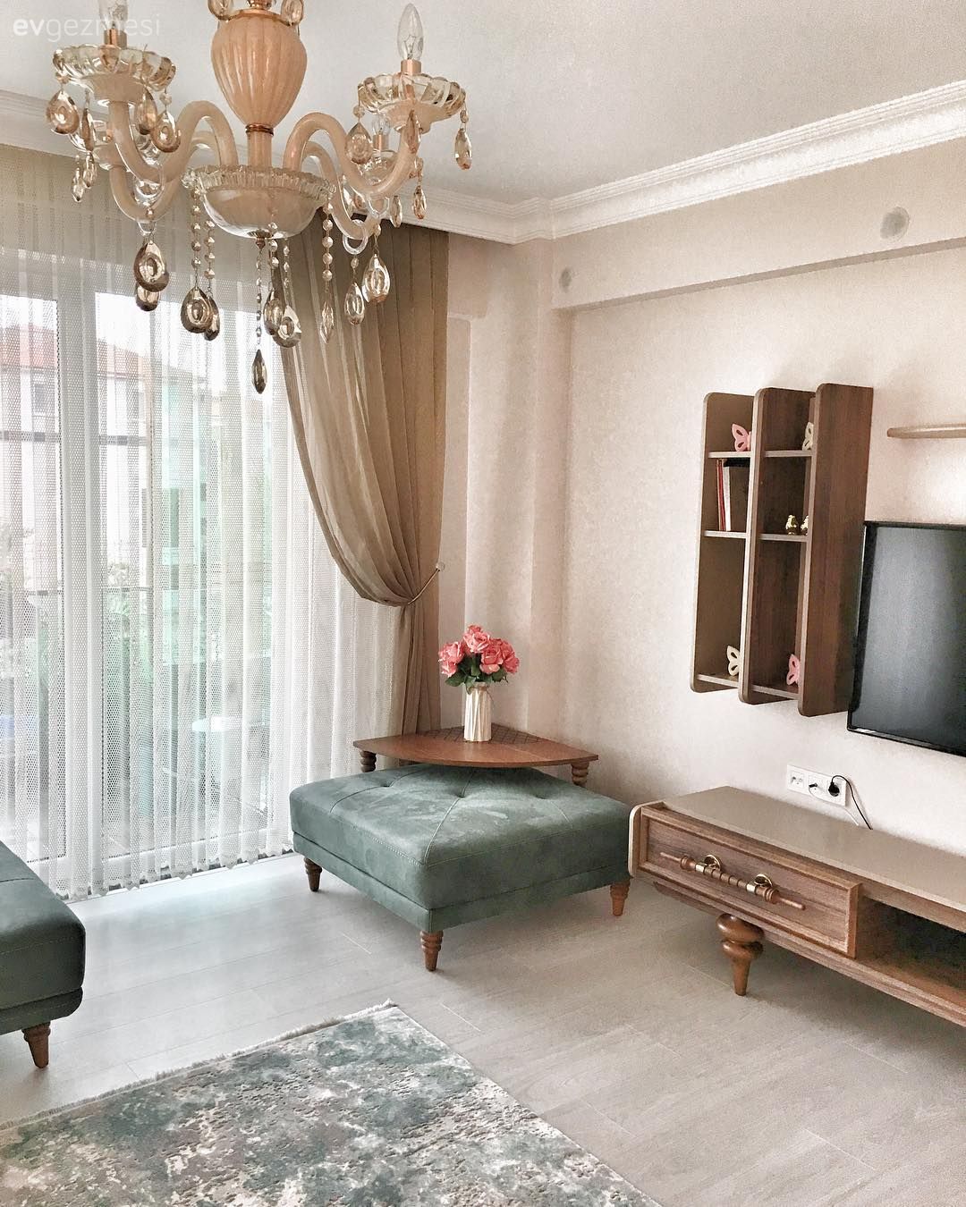 Bu evin sakin renkleri, insanı dinlendirdiği kadar keyfini de yerine getiriyor.