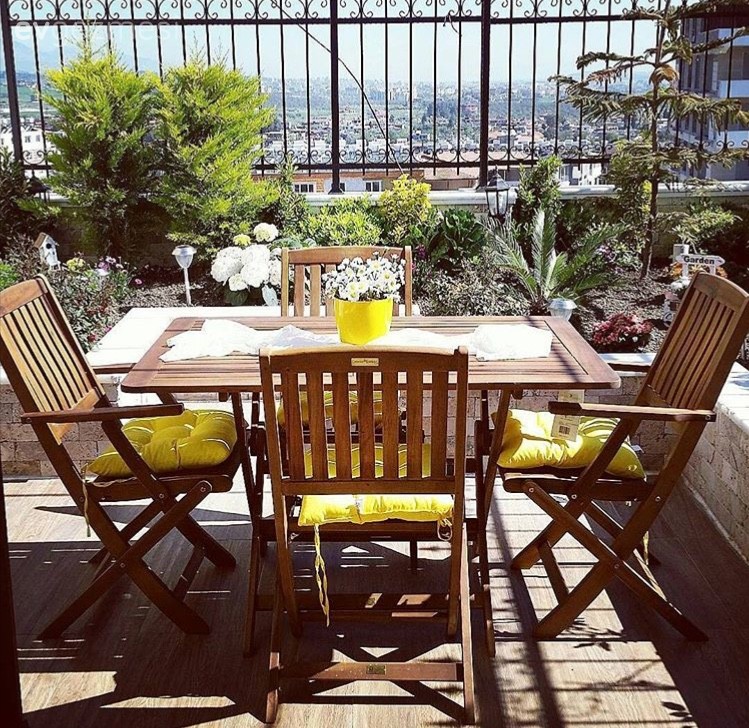 Bahçe, Sarı, Teras