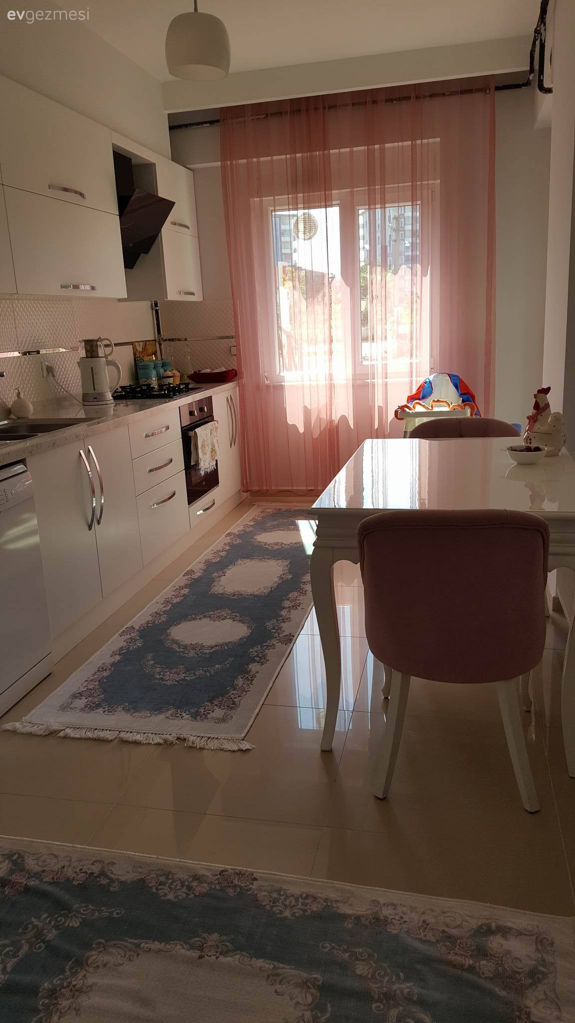 Alanı zenginleştiren detaylarla, sıcak ve şık! Rukiye hanımın evi..