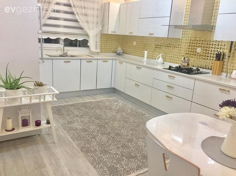 Altın ve mor detaylar ile göz alıcı. Hasret hanımın evinden..