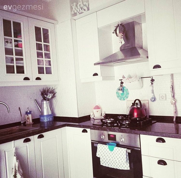 Ayça hanımın her detayı nostalji kokan, el emeği dolu evi..