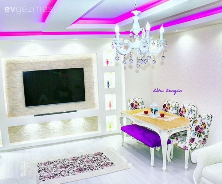 Ebru hanımın aydınlık renklerle cıvıl cıvıl evi..