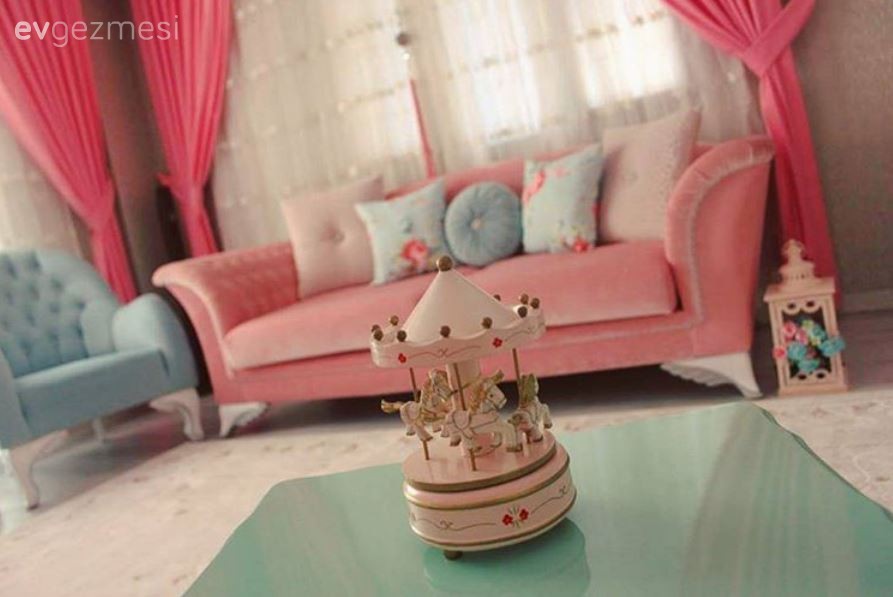 Yudum hanımın pespembe evi..