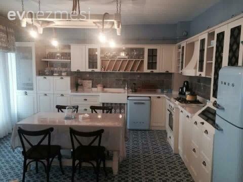 Vintage ve rustik tarzların başarıyla uygulandığı zarif bir ev..