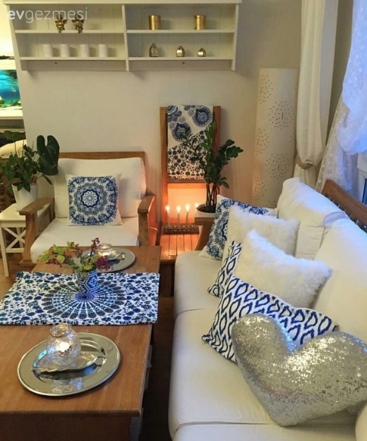 Özlem hanımın anısı olan aksesuarlarla dolu, zarif ve nostaljik evi..