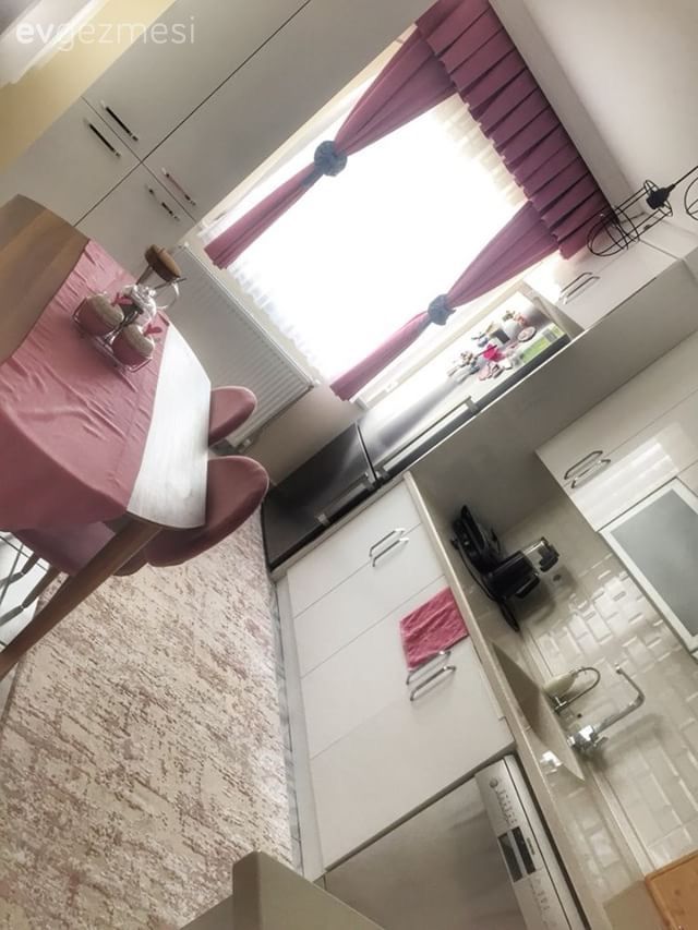 Bazen sade, bazen cıvıl cıvıl. Melek hanımın keyifli evi..