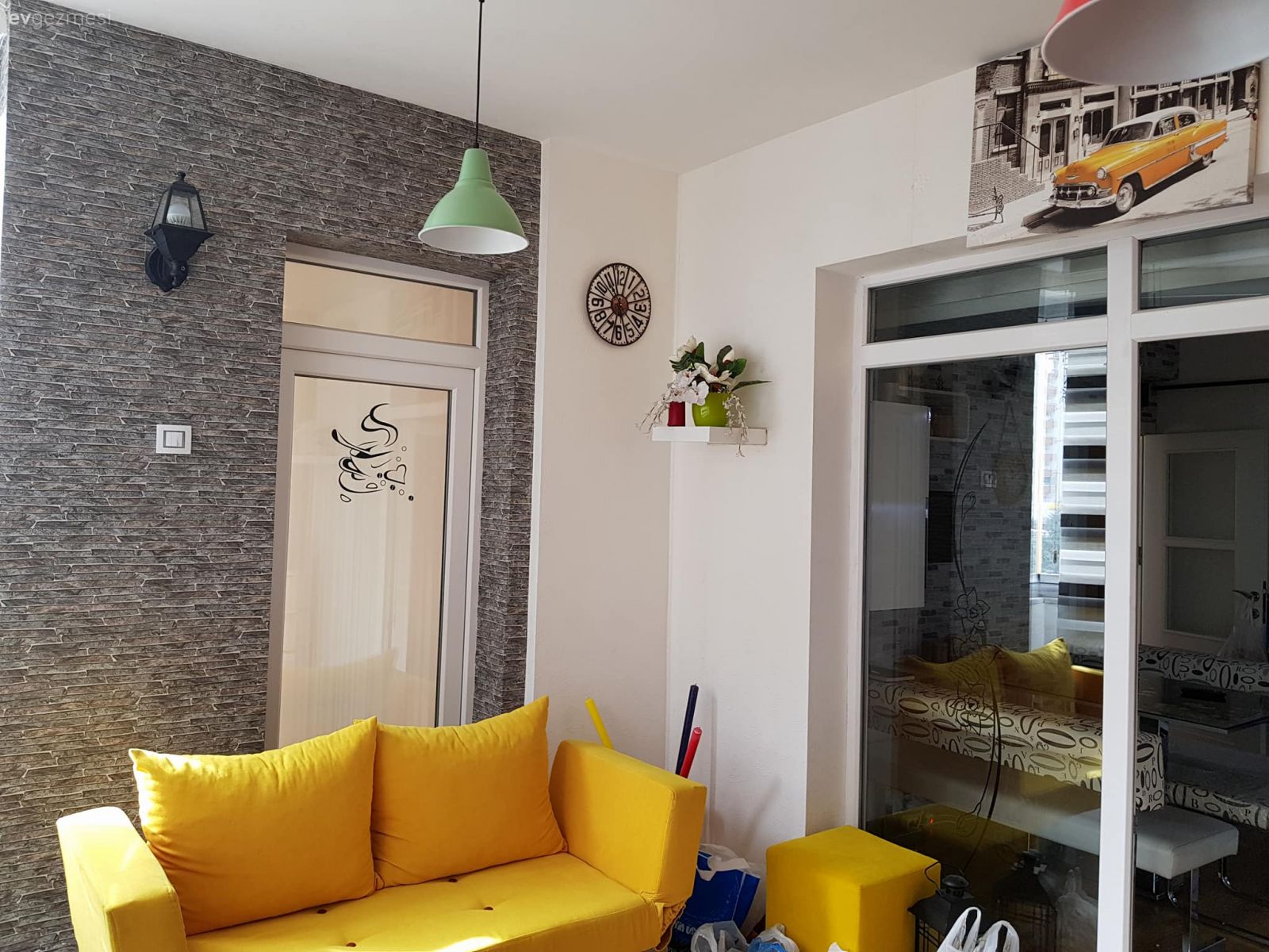 Sarı, Balkon, Taş duvar