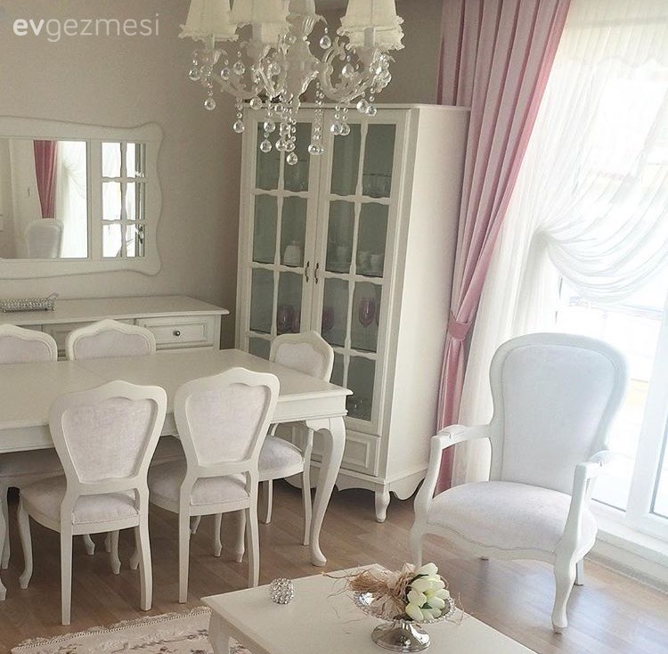 Avize, Ayna, Berjer, Fon perde, Halı, Pembe, Salon, Yemek Odası, Perde, Aydınlatma