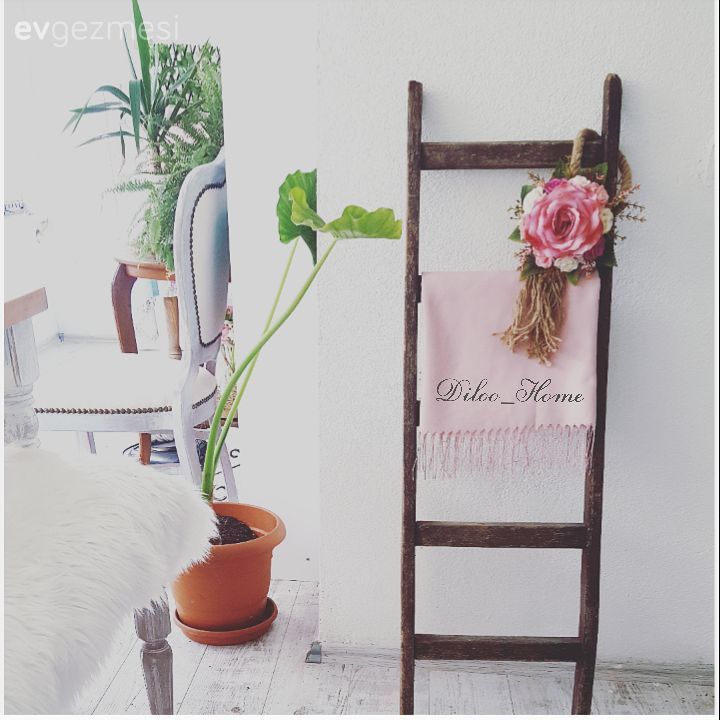 Çiçeklerle canlanan bir dekor.. Dilşah hanımın evinden..